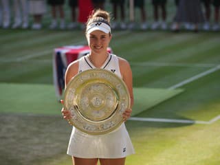 Z dediny až na wimbledonský trón: Šampiónku Noskovú vítal zaplnený Přerov jahodami a koncertom