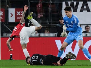 Najťažšie chvíle v histórii: Slavia uzavrela tribúnu a vyradila hráčov, Slovák Surovčík čelil brutálnemu ataku