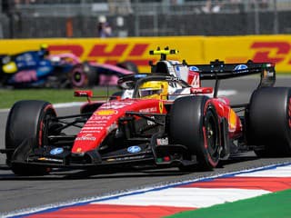 Hamilton má po troch rokoch pole position! Zvláštny záver kvalifikácie, Verstappen hromžil