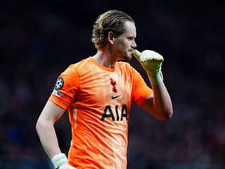 Česko-slovenská revolúcia: Kinský sa stal jednotkou Tottenhamu, chrbát mu bude kryť Dúbravka