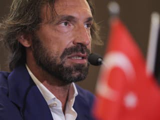 Väzby na Rusov zahrali vážnu rolu: Pirlo dostal od Talianska červenú, v hre sú noví kandidáti