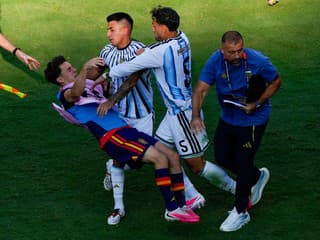 Hanebný a odporný skrat: Paredes vyčíňal po finále, FIFA mu naparila tvrdý trest