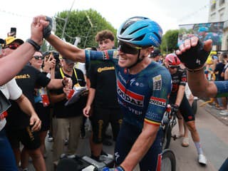 Tour de France opúšťa ďalšie zvučné meno: Víťaz troch etáp už nevidel svetlo na konci tunela
