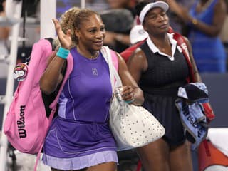 VIDEO Serena a Venus opäť spolu na kurte: Sestry Williamsové ďaleko od úspešného návratu