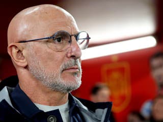 Tréner Španielov ostro kritizoval dianie na tribúnach: Som znechutený, je to celosvetová hanba