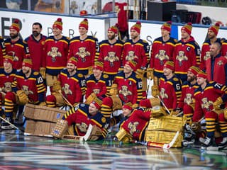 Sny o zlatom hetriku vyfučali: Dobití šampióni NHL sú na dne konferencie a majú pred sebou dlhé leto