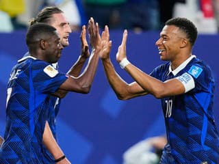 MS VO FUTBALE Francúzi si zaistili postup: Vo Philadelphii úradoval Mbappé a silné búrky