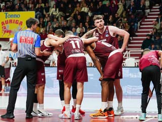 VIDEO Zostal im len jediný hráč: Nevídaný bizár v Lige majstrov skončil už po siedmich minútach!