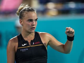 VIDEO Andrejevová zmietla z kurtu extravagantnú Ukrajinku, Bejlek vyhrala ďalšie české derby