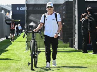 Prešiel viac ako 400 kilometrov: Bottas sa po štyroch dňoch presunul z Malajzie do Singapuru