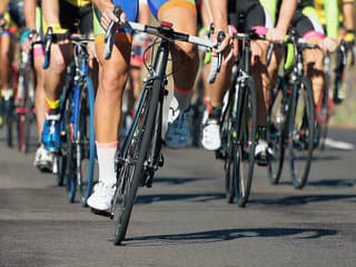 Nehorázne praktiky v cyklistickom tíme: Kultúra strachu, jazdec trpel úzkosťami a depresiou