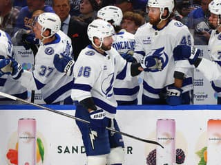 VIDEO Černák bol pri významnom jubileu: Kučerov sa zaradil k veľkým legendám NHL