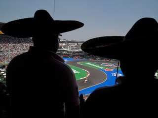 VIDEO Škandál na trati F1, ktorý nemá obdobu: Vedenie súťaže vyšetruje incident s maršalmi