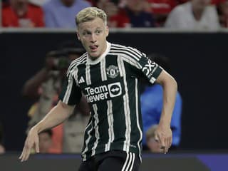 Obrovská radosť vo futbalovej rodine: Bývalý hráč Manchestru United požiadal o ruku dcéru legendy Arsenalu