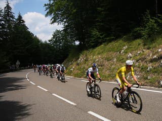 Robte to normálne, alebo im konečne dajte pokoj! Tour de France opäť vyrušil dopingový strašiak