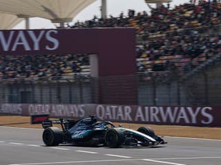 Tréning v Číne s nádychom dominancie: Konkurencia stráca na Mercedes priepastný rozdiel