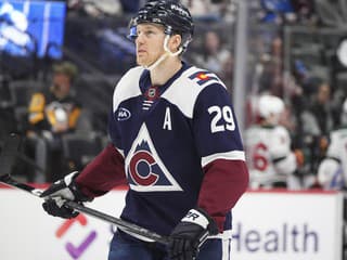 VIDEO V NHL momentálne lepšieho nenájdete: MacKinnon sa zapísal do histórie, napodobnil Šťastného