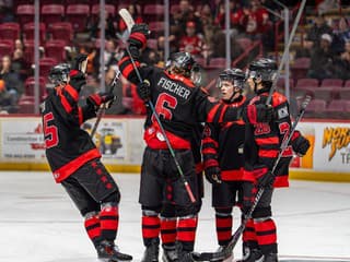 VIDEO Mladý Slovák naštartoval tím k potupe súpera, Tobias Tomík prihral na gól a pobil sa