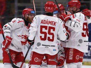 Třinec so slovenským zastúpením bodoval v úvodnom play-off, nečakaný šok pre Spartu, Brno potiahli Slováci