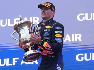 Porazí svoju Nemesis? Verstappen zabojuje v Singapure o prvé víťazstvo, Hamilton o vyrovnanie rekordu