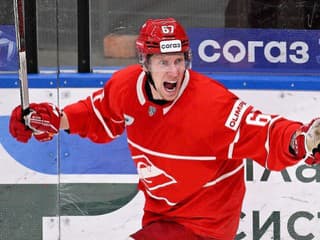 Po šiestich dueloch vo Švajčiarsku mieri späť do Ruska: Michal Čajkovský sa vracia do KHL