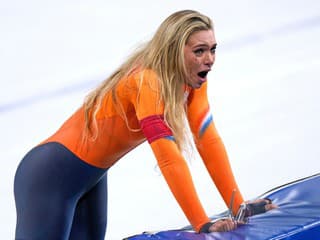 ZOH 2026 VIDEO Nemohla tomu uveriť: Krásna snúbenica Jakea Paula zlatá v olympijskom rekorde!