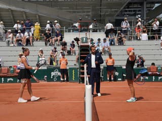 Škandál na Roland Garros: Ruska čelila drsným obvineniam, súperka jej po zápase nepodala ruku