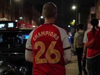 Budú sa tešiť z jednej, alebo dvoch trofejí? Arsenal oslávi zisk titulu deň po finále Ligy majstrov
