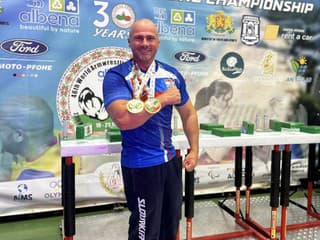 Disponuje silou sťa býk, je medzinárodný šampión: Slovenský armwrestler prevzal prestížne ocenenie