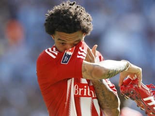 Bývalý hráč Liverpoolu prežil hororový incident: Po krvavom útoku skončil s päťdesiatimi stehmi