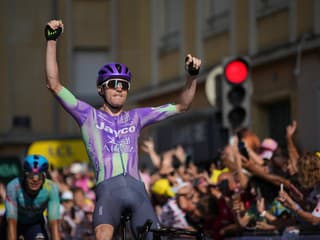 VIDEO Dráma až do posledných centimetrov: Trinástu etapu Tour rozhodol tesný súboj na páske