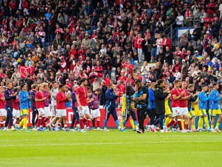 VIDEO Hororový moment a obrovské déjà vu: Futbalový svet tŕpne, znova skolaboval Eriksen!