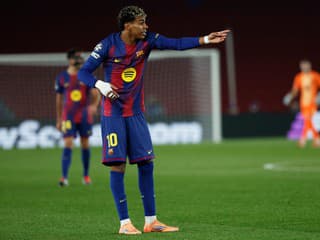 Žiadny dôvod na senzáciu: Yamala chytilo rozčertenie pri striedaní, kouč Flick všetkých upokojil