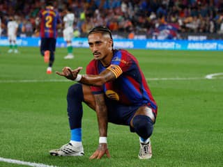 Fanúšikovia Barcelony sa radujú: Nezastaviteľný Raphinha a ďalšie duo zostáva na Camp Nou