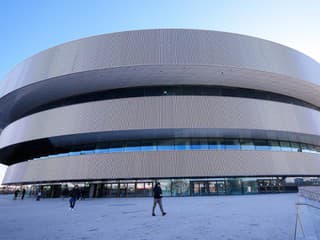 Jeden zomrel a druhý bojuje o život: Dva vážne incidenty pri olympijskom hokejovom štadióne