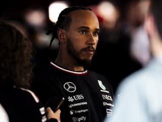 Asi si konečne praje prestup do Ferrari: Katastrofa! Hamilton vypenil na tragický monopost