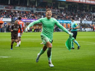 Syn futbalovej legendy sa stal nečakaným hrdinom svojho tímu: Je legenda, zaslúži si sochu