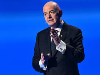 Gianni, nejako sa ti rúcajú plány: Jeden z najbližších ľudí sa obrátil Infantinovi chrbtom