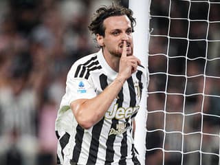 Bozkávať ruky brankárovi a ďakovať osudu: Biedny výkon Milána, Juventus sa vykúpil až v cieli