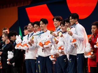Japonská gymnastická nadvláda: V Rotterdame obhájili titul a berú letenky do Los Angeles