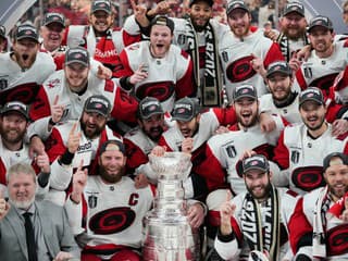 VIDEO NHL spoznala víťazov: Hokejisti Caroliny získali druhý Stanleyho pohár v histórii