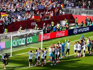 MS VO FUTBALE 2026 Česi ukázali tienistú stránku: Na oslavujúcich fanúšikov Nemecka hádzali fľaše