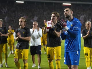 Ťažko uveriteľné pravidlo z dielne UEFA: Hráči cestujú autobusom na zápas presne 220 metrov