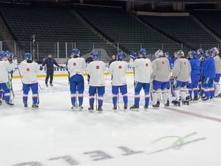 VIDEO Slováci prvýkrát na ľade v dejisku MS, Frühauf: Nie som spokojný, chlapcov to trochu šokovalo