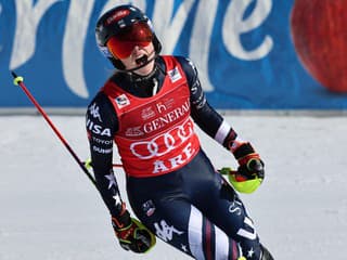 VIDEO V slalome si napravila chuť: Mikaela Shiffrinová v Are oslavuje rekordný triumf