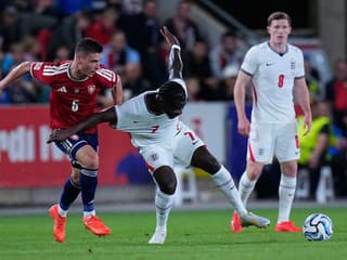 Angličania využili dlhú presilovú hru: Albion si poradil s domácim Českom