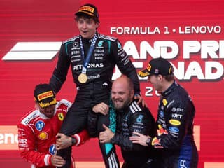 Montreal V SPÄTNOM ZRKADLE: Epický súboj Mercedesov, ikonické pódium a šialená nedeľa McLarenu