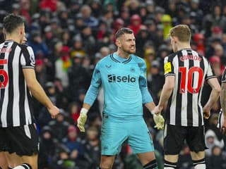 Už chýba len súhlas Newcastlu: Dúbravka sa dohodol na prestupe, mal by opustiť Premier League