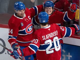 VIDEO Slafkovský sa ostrihal a odohral najlepší zápas v kariére! Nádherné góly a úžasná bodová žatva