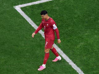Na pokutu si zarobí za 38 sekúnd: Ronaldov trest je smiešny, svet sa nám smeje, znie z Portugalska